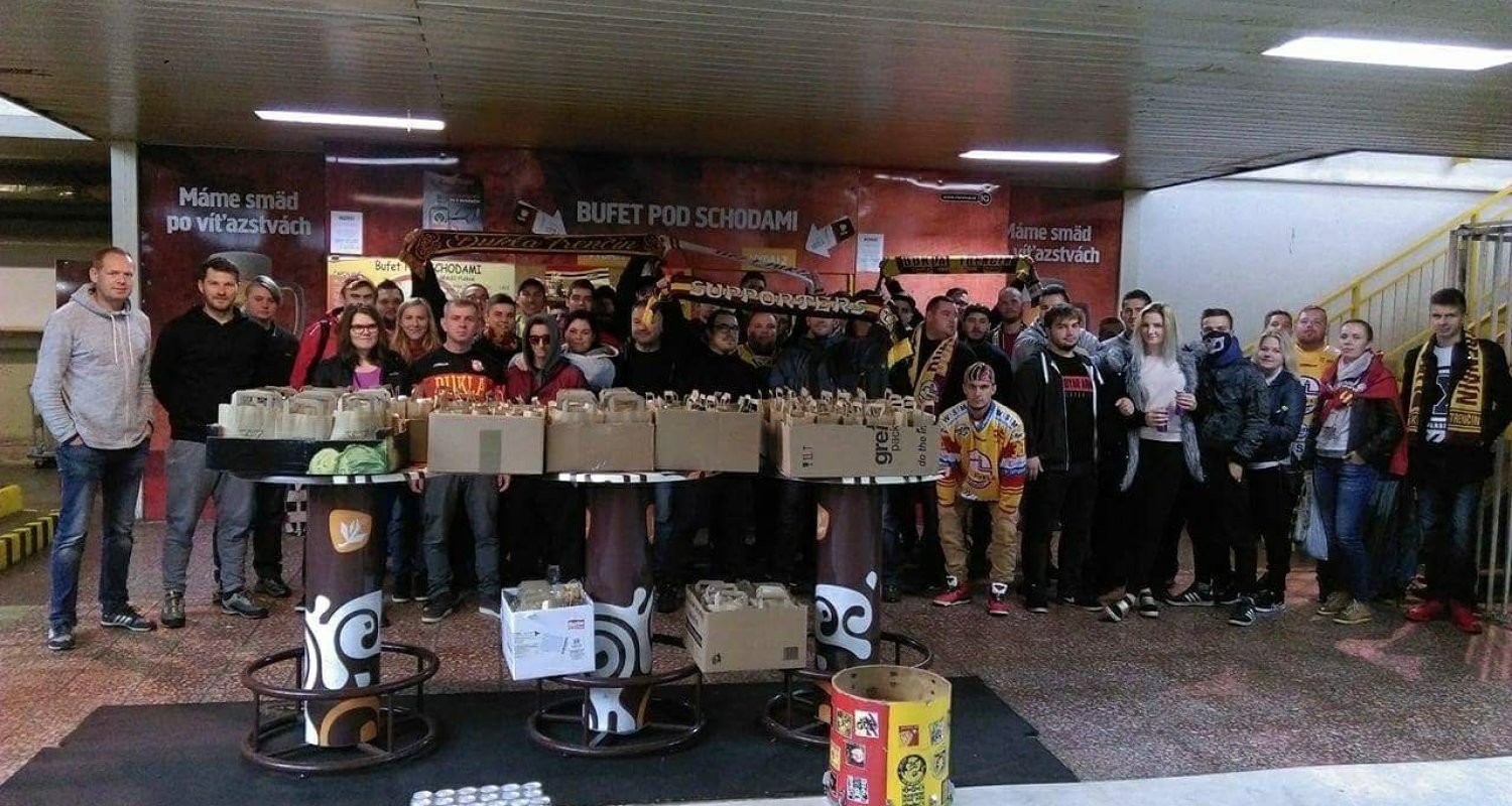 Hráči, fanúšikovia, bufetári – hokejová rodina sa podporuje navzájom!